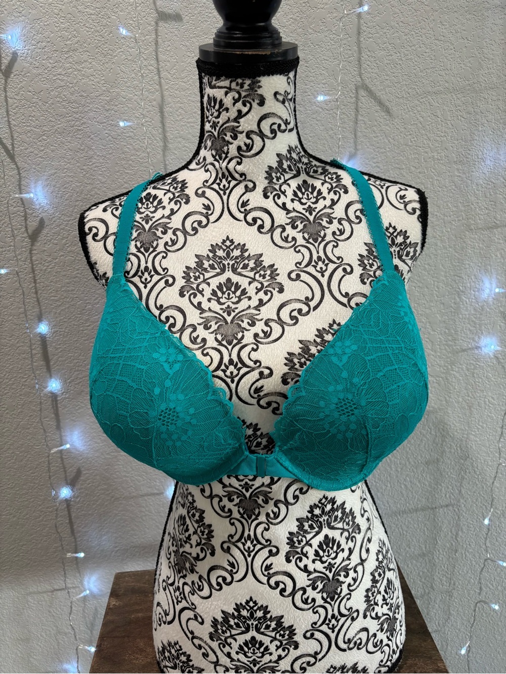 Victoria's Secret Teal Lace Plunge Push-Up Bra NWOT never worn